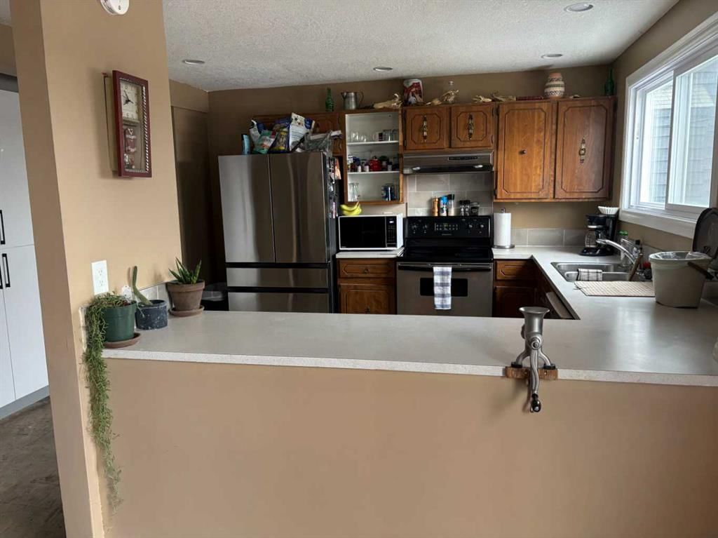 40 Bernard Way NW, Calgary — photo 4 of 19