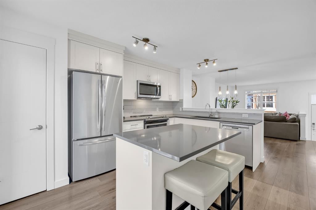 623 Cranbrook Walk SE, Calgary — main listing photo