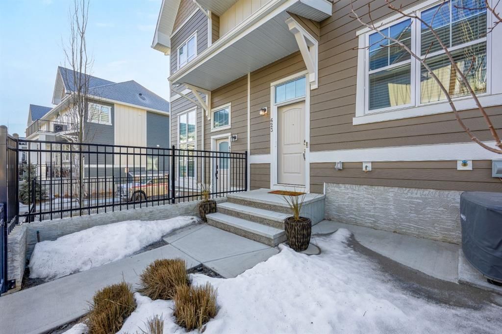 623 Cranbrook Walk SE, Calgary — photo 4 of 50