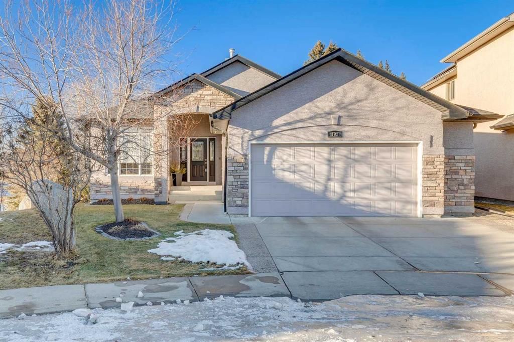 192 Everglade Circle SW, Calgary — main listing photo
