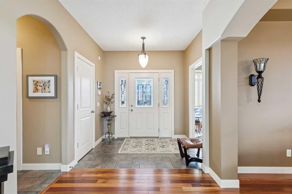 192 Everglade Circle SW, Calgary — photo 4 of 41
