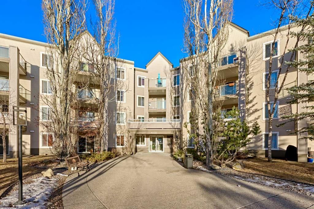 208, 4000 Somervale Court SW, Calgary — photo 4 of 34