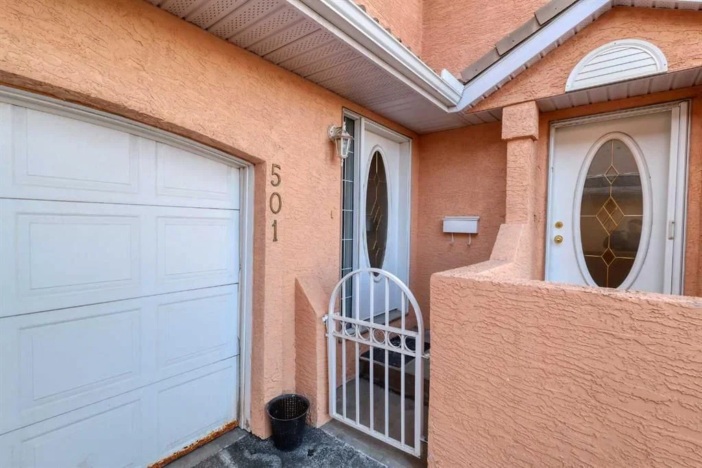 501 Coral Cove NE, Calgary — photo 2 of 36