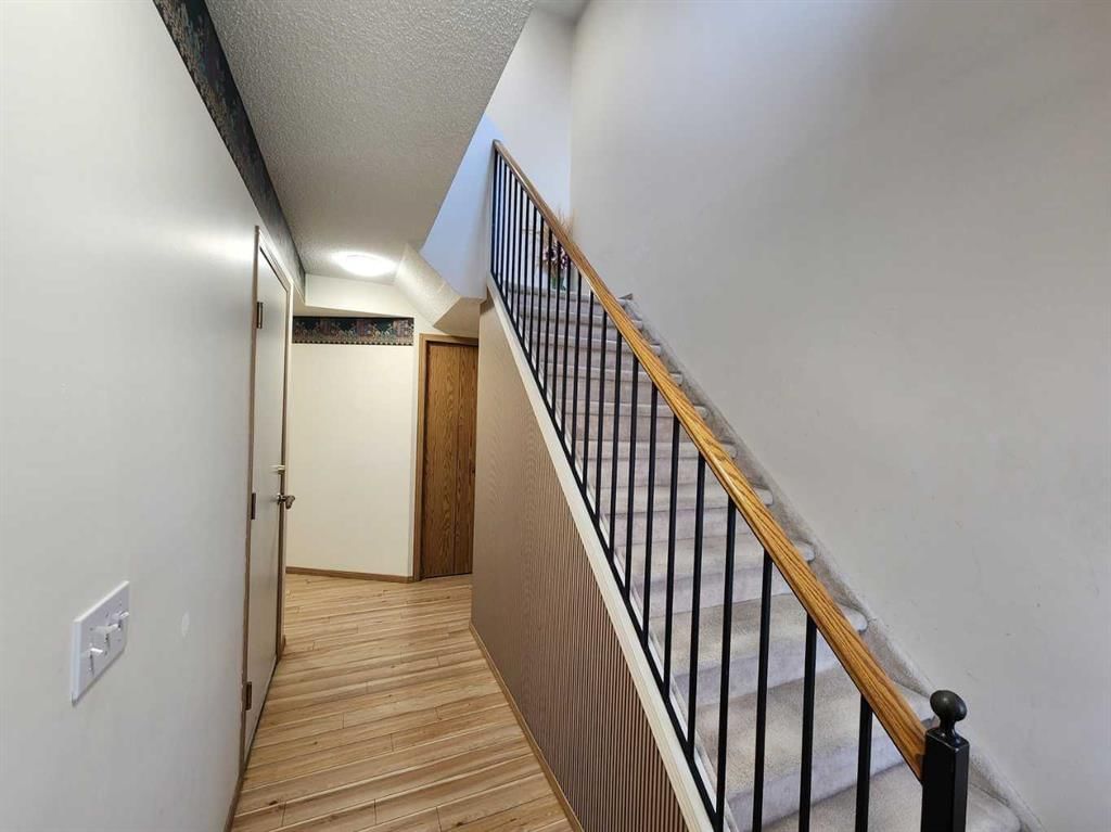 9 Country Hills Rise NW, Calgary — photo 2 of 30