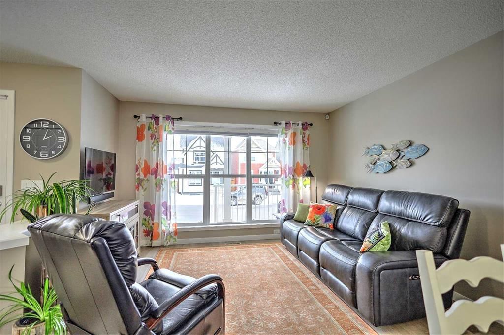 388 Auburn Crest Way SE, Calgary — photo 5 of 39