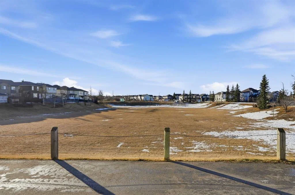 82 Martha's Meadow Close NE, Calgary — photo 3 of 35