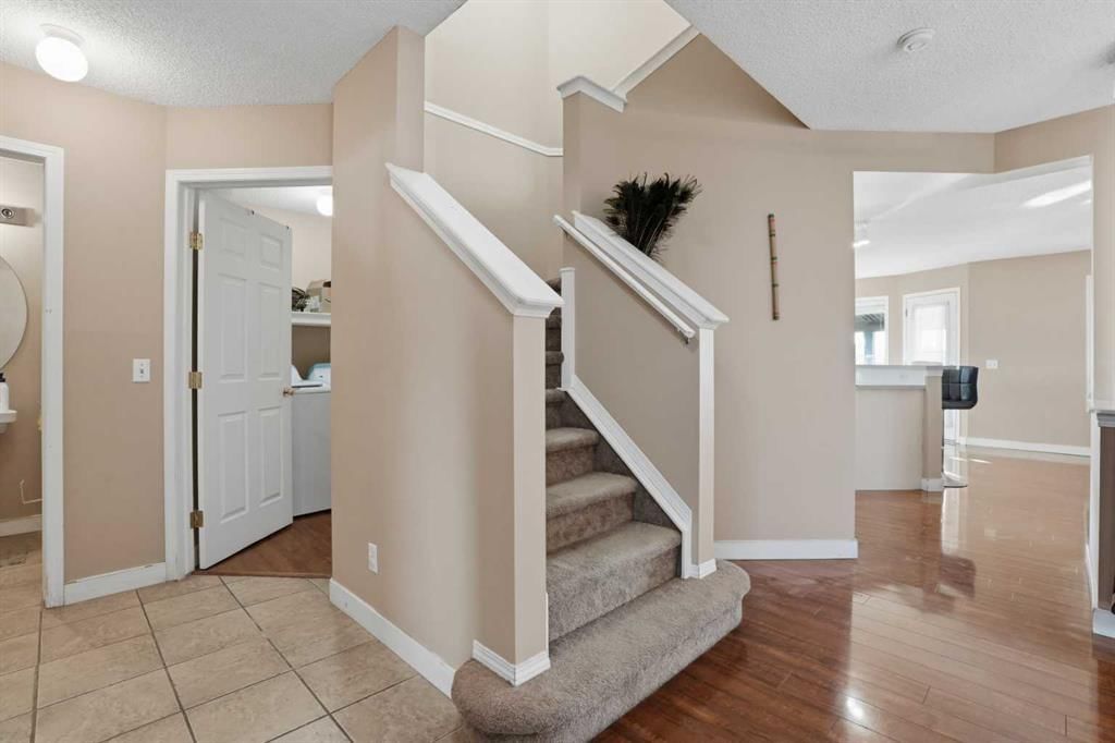 82 Martha's Meadow Close NE, Calgary — photo 4 of 35