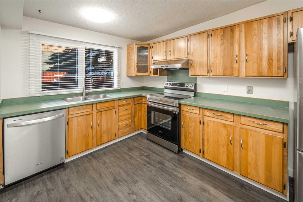 4712 Vegas Road NW, Calgary — photo 2 of 50