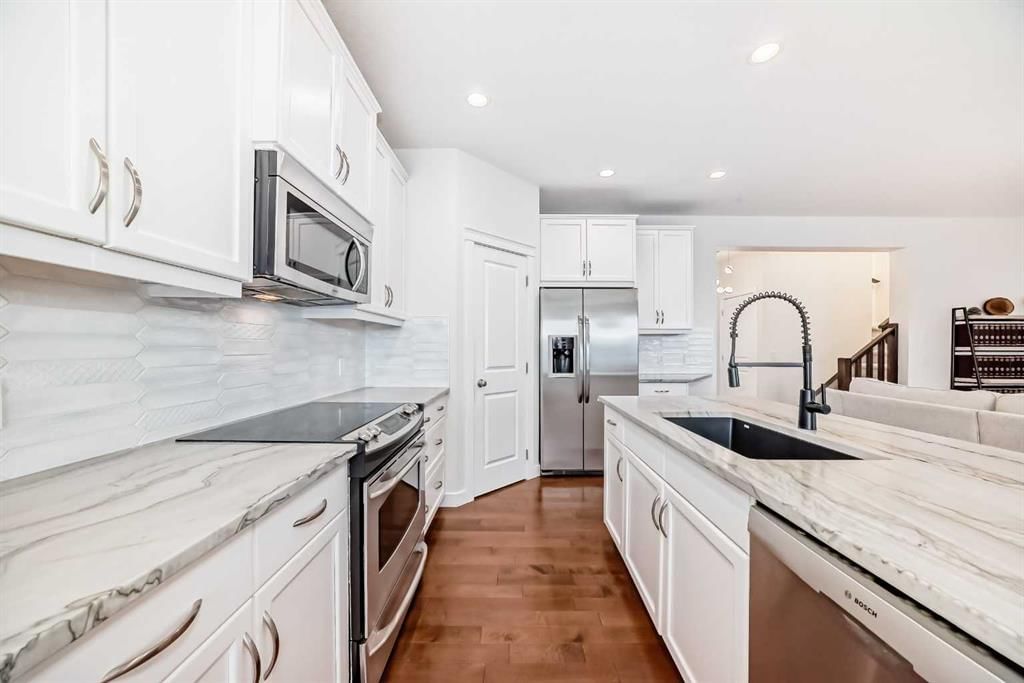 105 Elgin Meadows Circle SE, Calgary — photo 5 of 41