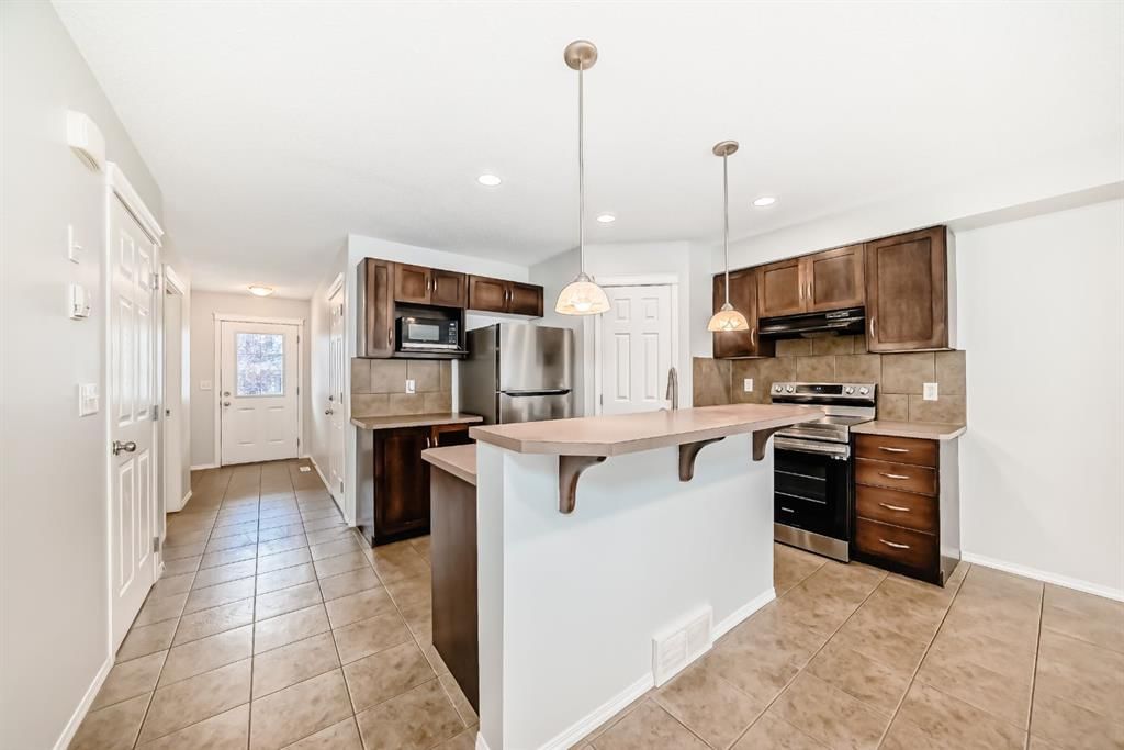 104 Country Village Lane NE, Calgary — photo 4 of 35