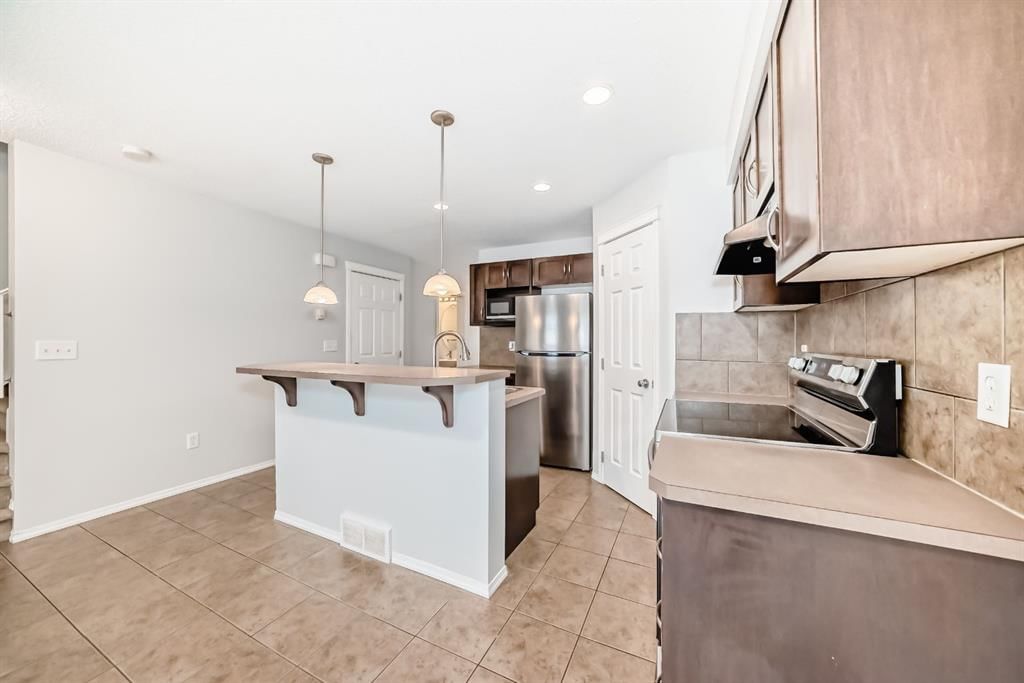 104 Country Village Lane NE, Calgary — photo 5 of 35