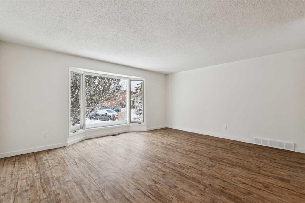 220 Templeby Place NE, Calgary — photo 4 of 50