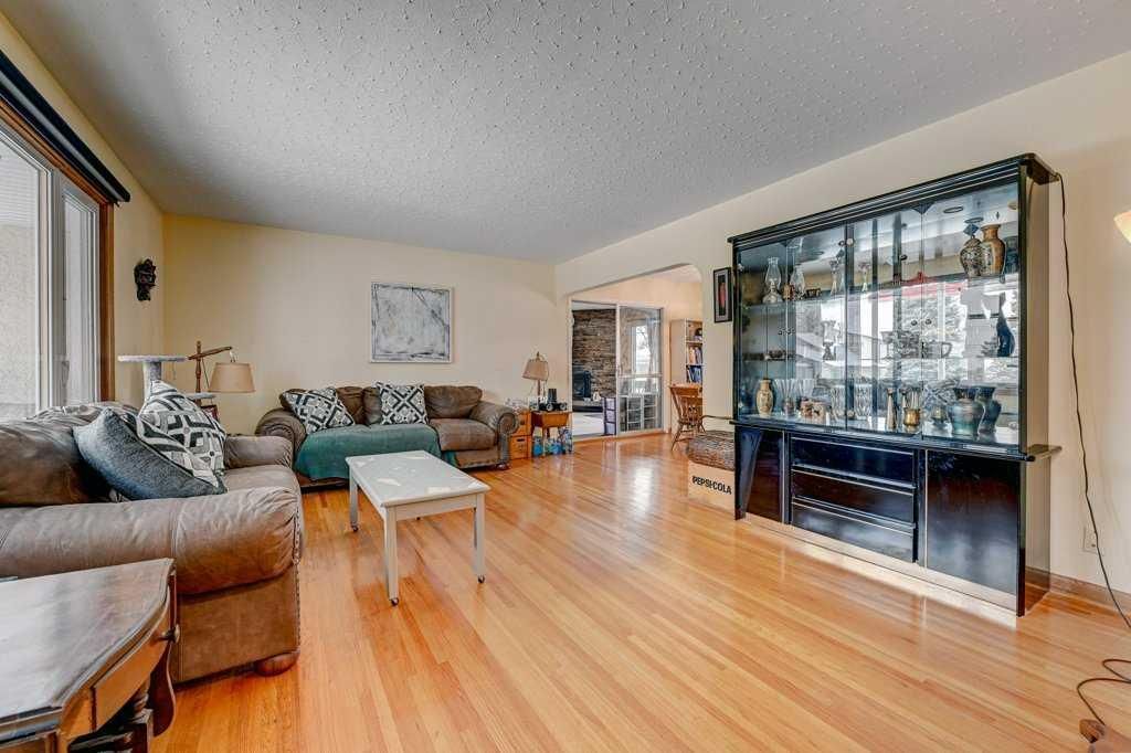 1455 Russell Road NE, Calgary — photo 2 of 30
