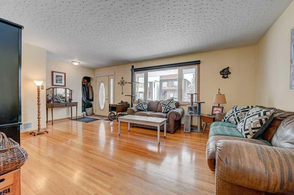 1455 Russell Road NE, Calgary — photo 3 of 30