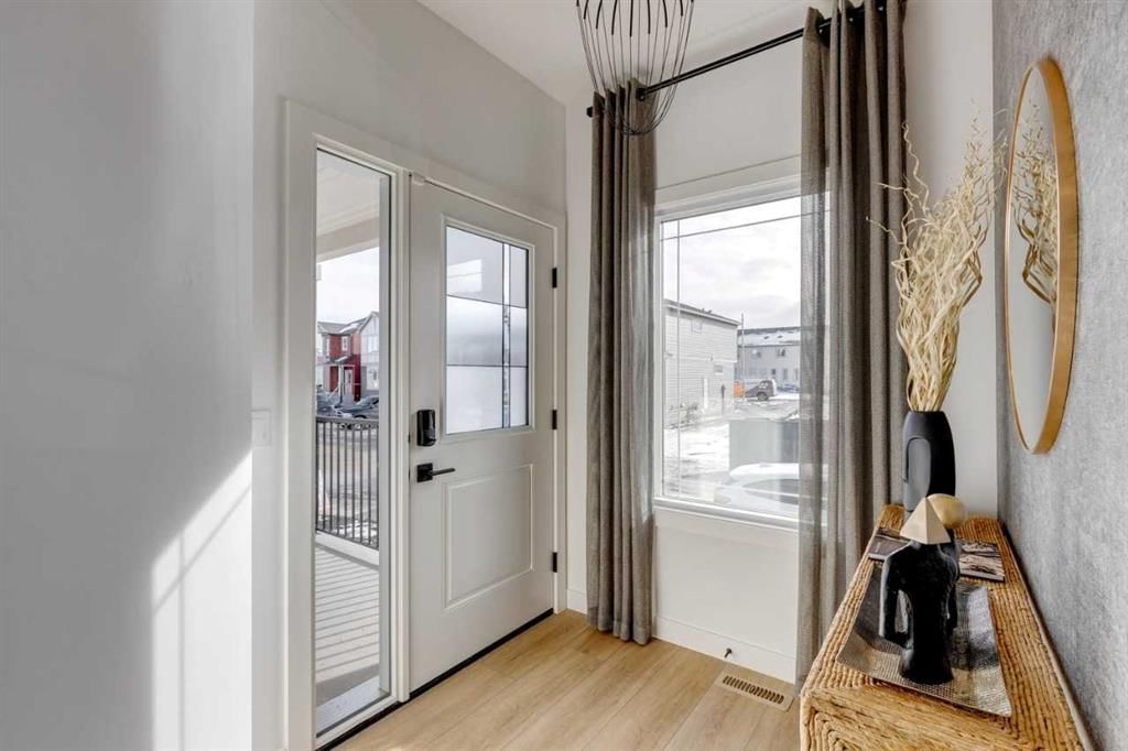 401 Sora Way SE, Calgary — photo 2 of 15