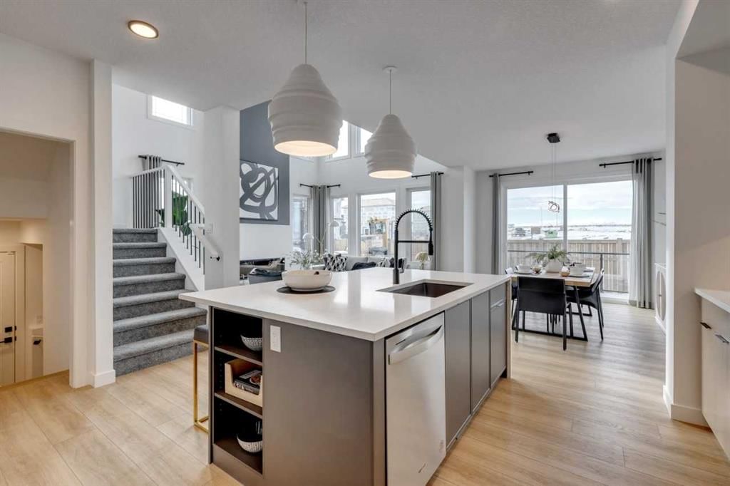 401 Sora Way SE, Calgary — photo 5 of 15