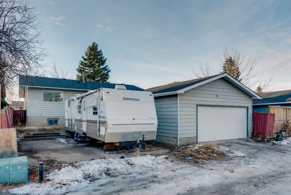 108 Whiteglen Crescent NE, Calgary — photo 3 of 38
