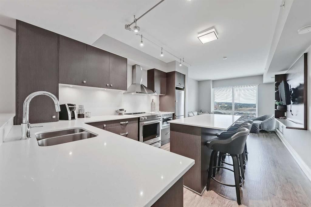 2204, 930 6 Avenue SW, Calgary — photo 2 of 40