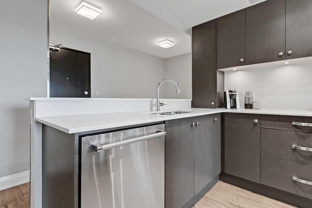 2204, 930 6 Avenue SW, Calgary — photo 3 of 40
