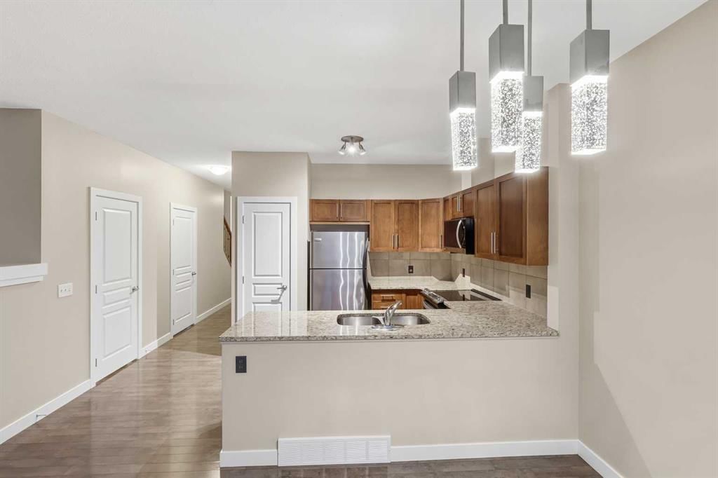 71 Panatella Hill NW, Calgary — photo 3 of 23