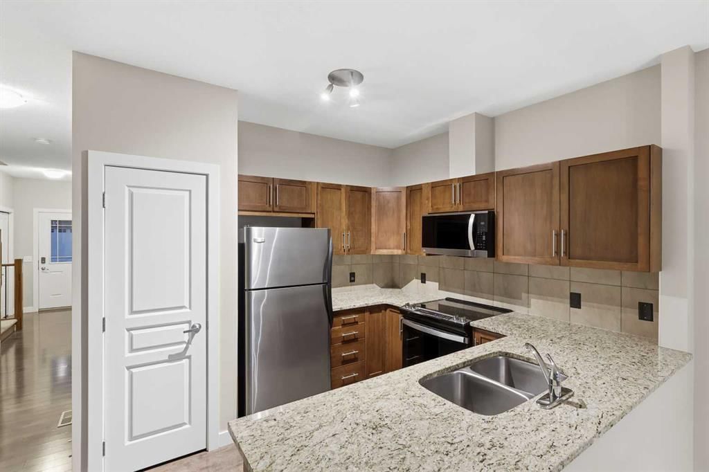 71 Panatella Hill NW, Calgary — photo 4 of 23