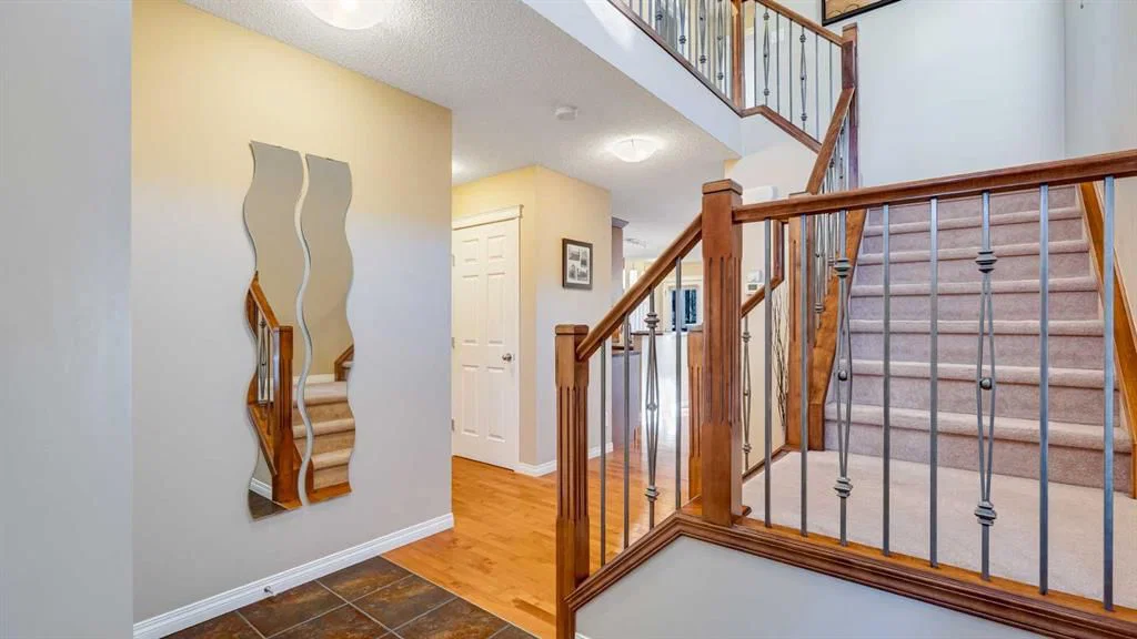 157 Bridleridge View SW, Calgary — photo 4 of 48