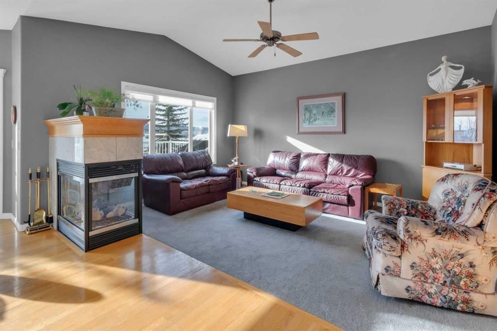 53 Scimitar Heath NW, Calgary — photo 2 of 40