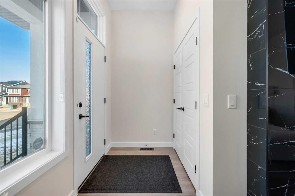11 Marmot Way NW, Calgary — photo 4 of 43