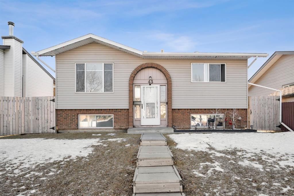 43 Applewood Drive SE, Calgary — photo 2 of 50