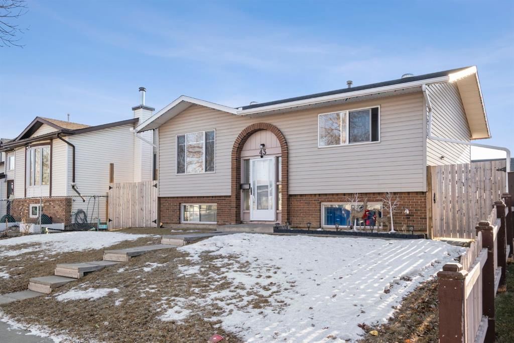 43 Applewood Drive SE, Calgary — photo 4 of 50