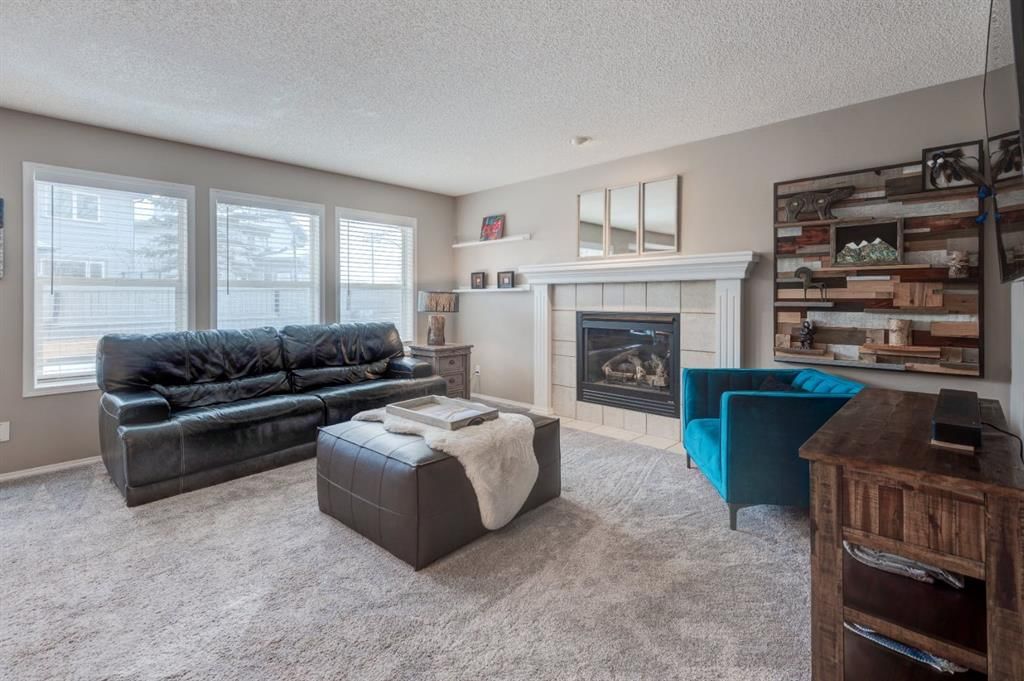 162 Somerside Crescent SW, Calgary — photo 2 of 38