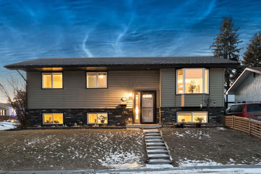 256 Lysander Place SE, Calgary — main listing photo