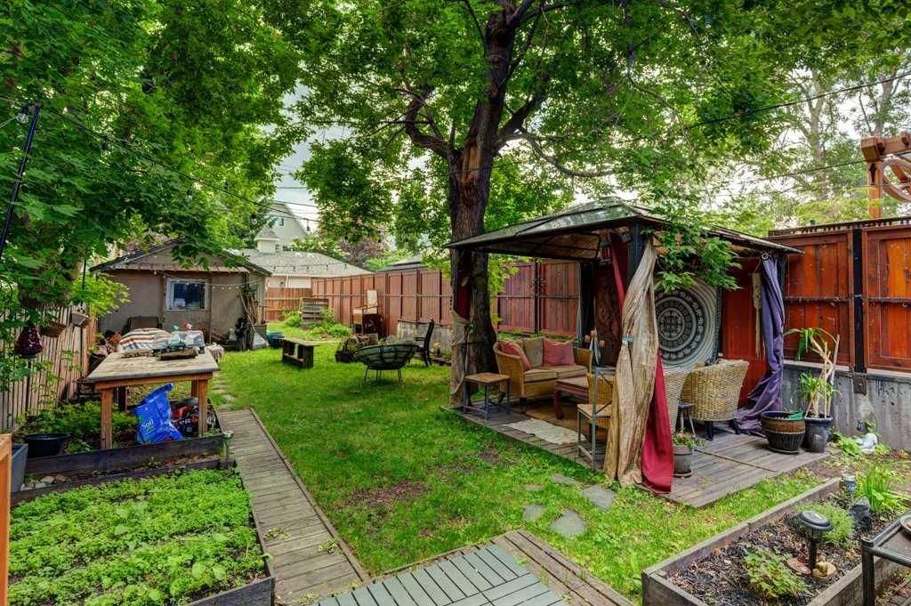 2207 8 Avenue SE, Calgary — photo 4 of 32