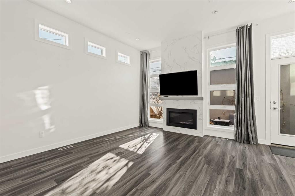 2, 127 24 Avenue NE, Calgary — photo 5 of 39