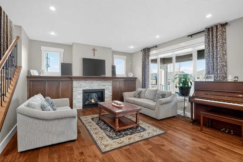 72 Rockcliff Grove NW, Calgary — photo 4 of 50