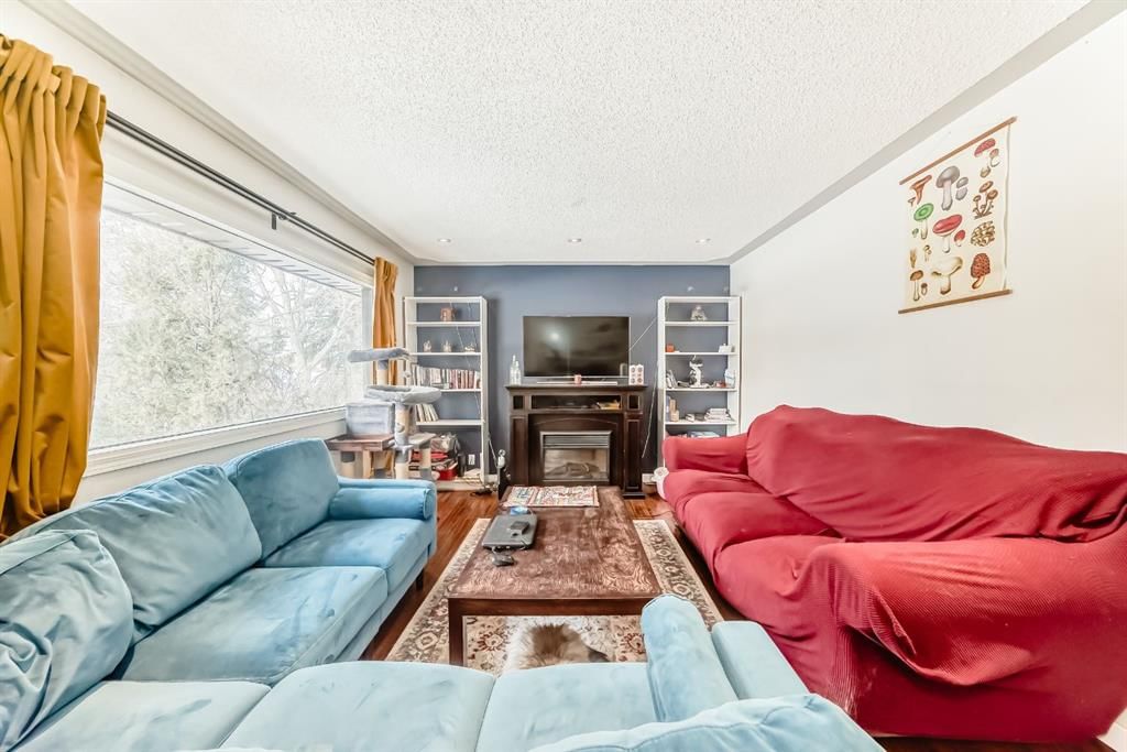 176 Hendon Drive NW, Calgary — photo 5 of 44