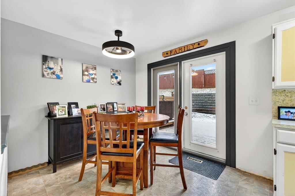 941 Ranchview Crescent NW, Calgary — photo 4 of 24