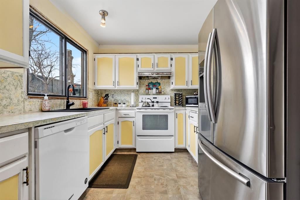 941 Ranchview Crescent NW, Calgary — photo 5 of 24