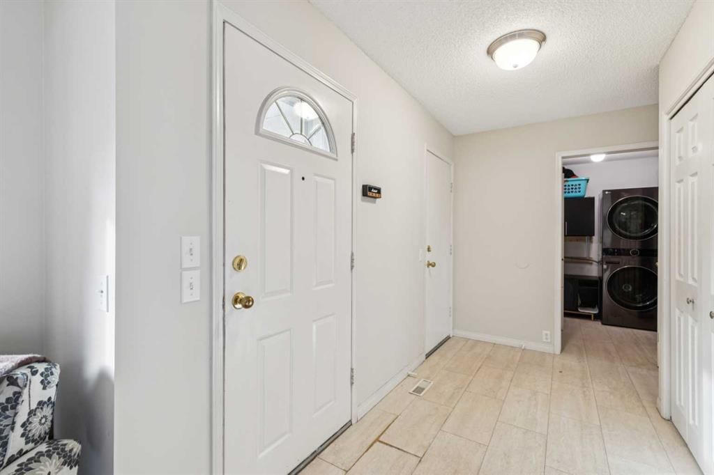 124 Woodmark Crescent SW, Calgary — photo 2 of 38