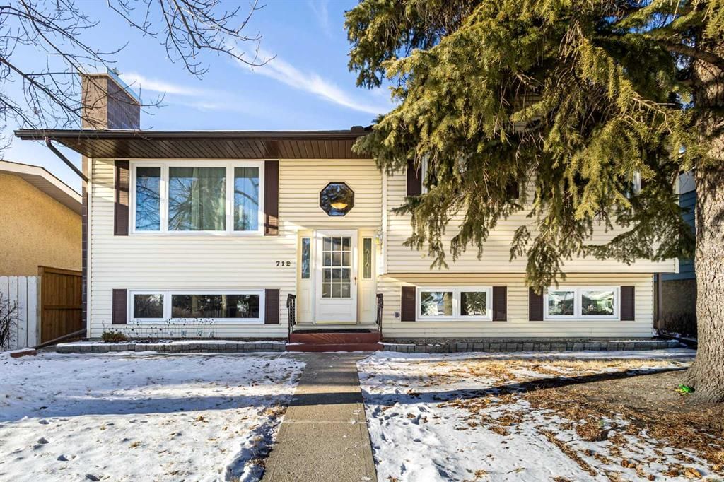 712 Hunterplain Hill NW, Calgary — main listing photo