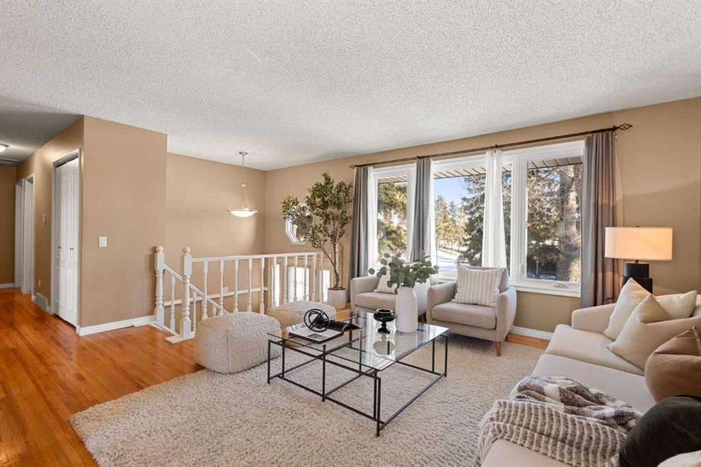 712 Hunterplain Hill NW, Calgary — photo 3 of 50