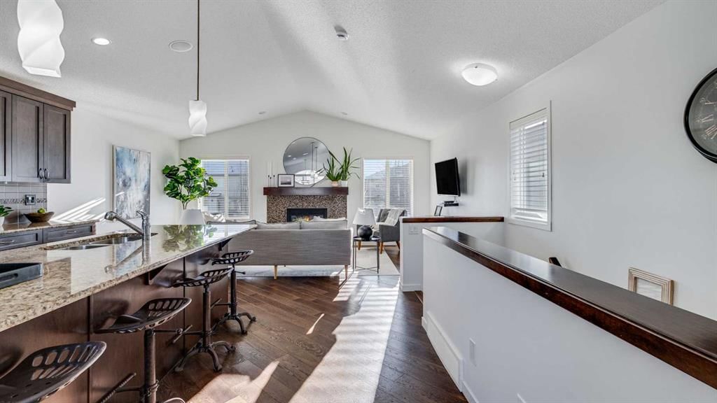 389 Cranberry Circle SE, Calgary — photo 2 of 47