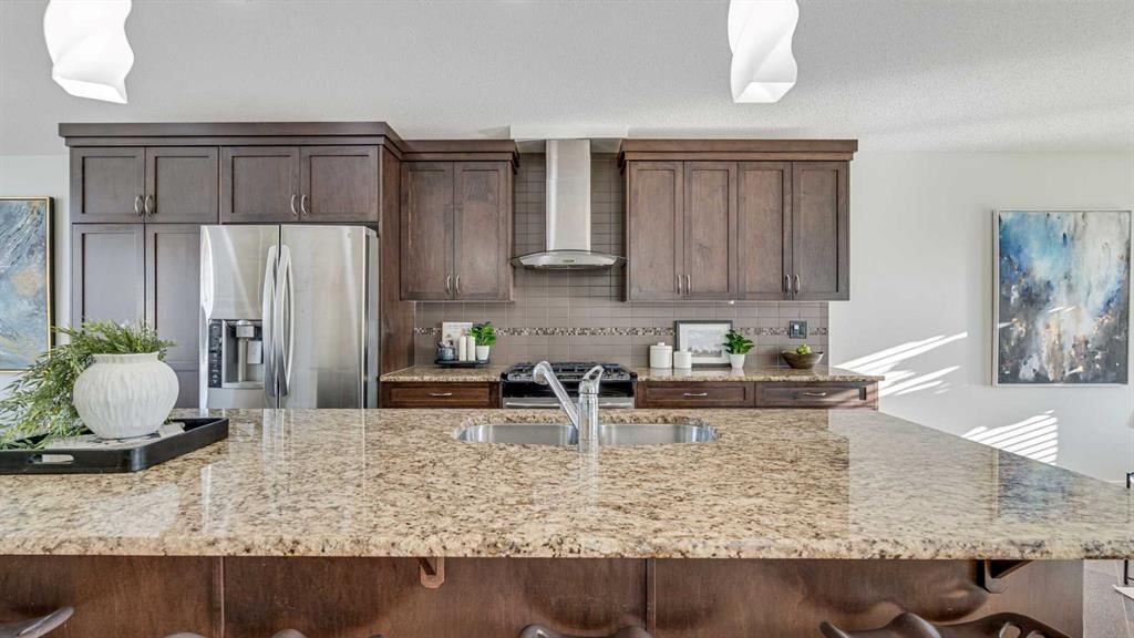 389 Cranberry Circle SE, Calgary — photo 5 of 47