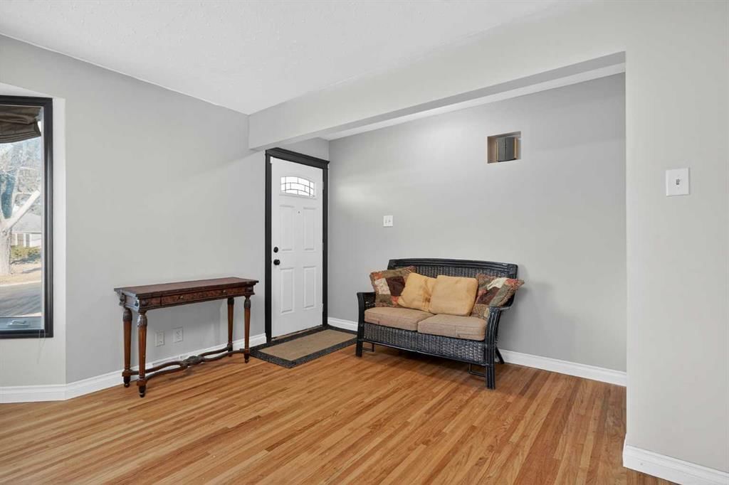 4112 19 Street NW, Calgary — photo 3 of 49
