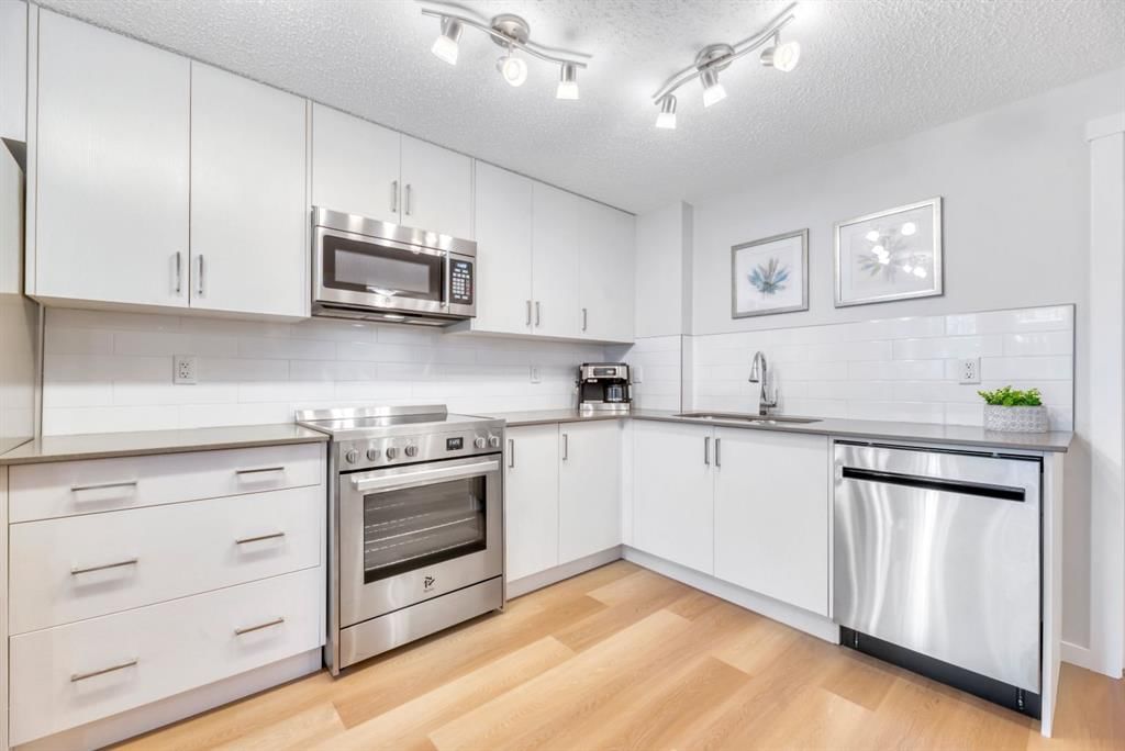344 Cranbrook Square SE, Calgary — main listing photo