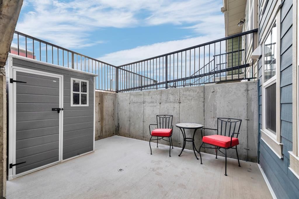 344 Cranbrook Square SE, Calgary — photo 5 of 32