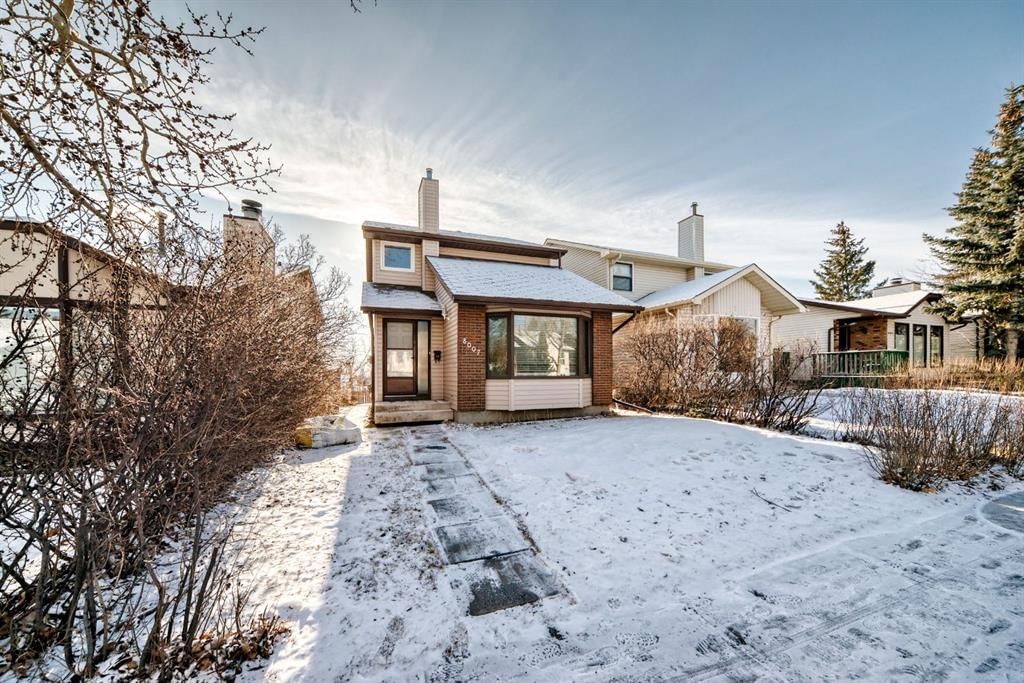 8007 Ranchview Drive NW, Calgary — main listing photo