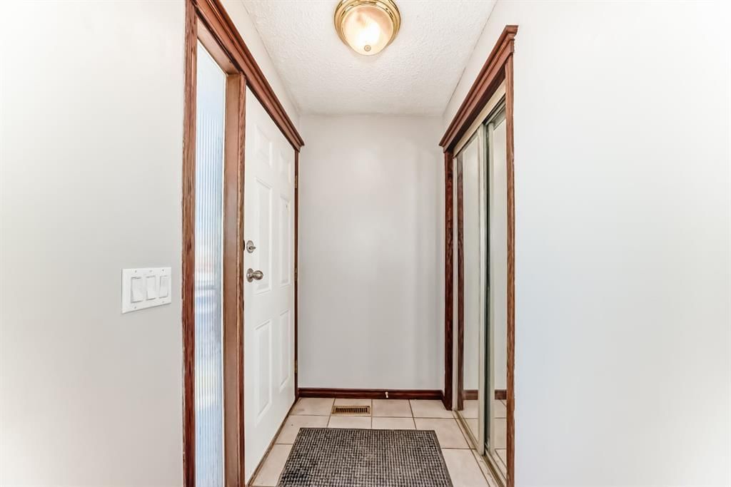 8007 Ranchview Drive NW, Calgary — photo 3 of 42