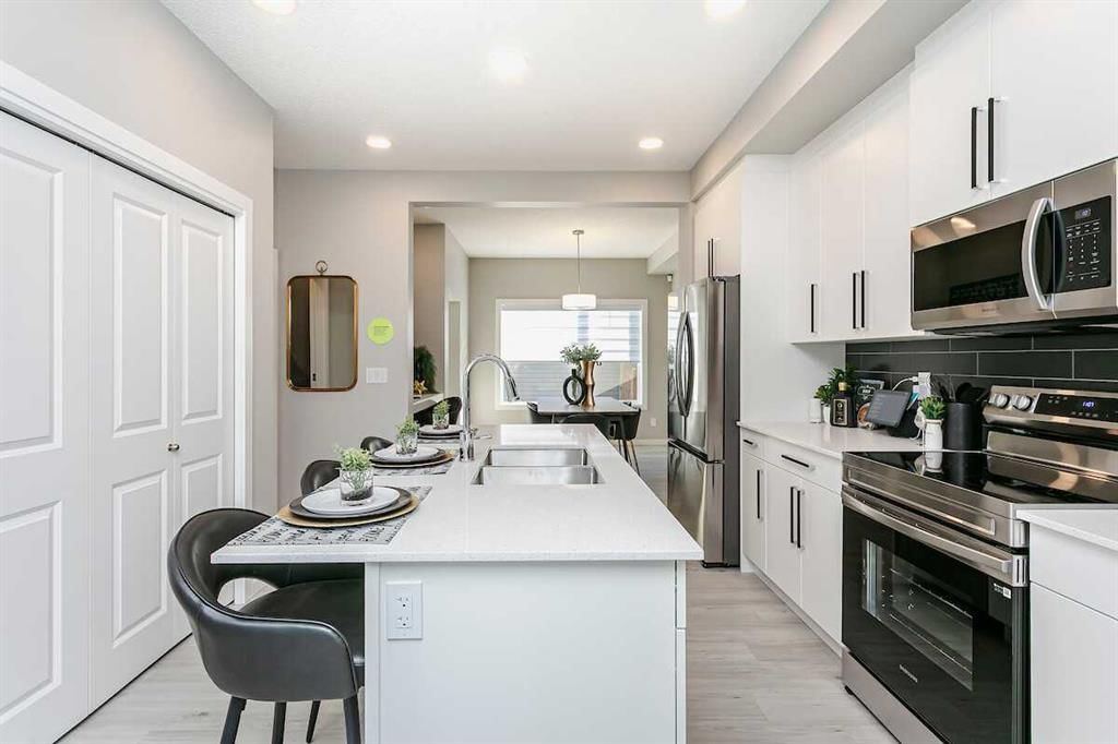226 Heartwood Parade SE, Calgary — photo 2 of 11