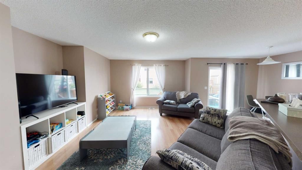 91 Royal Elm Way NW, Calgary — photo 3 of 12
